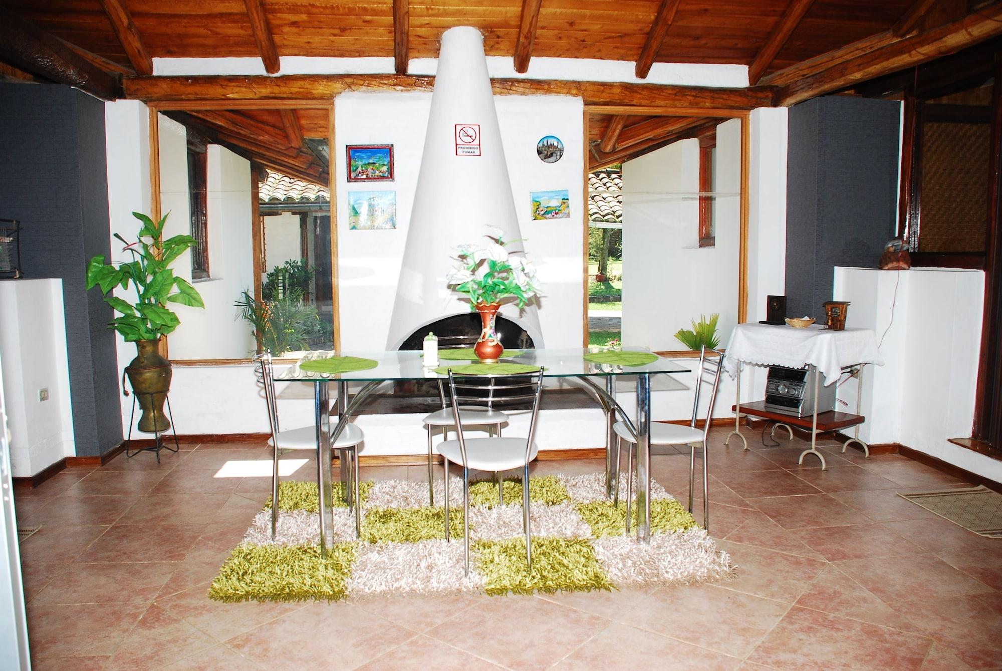 Hosteria Airport Garden تابابيلا المظهر الخارجي الصورة