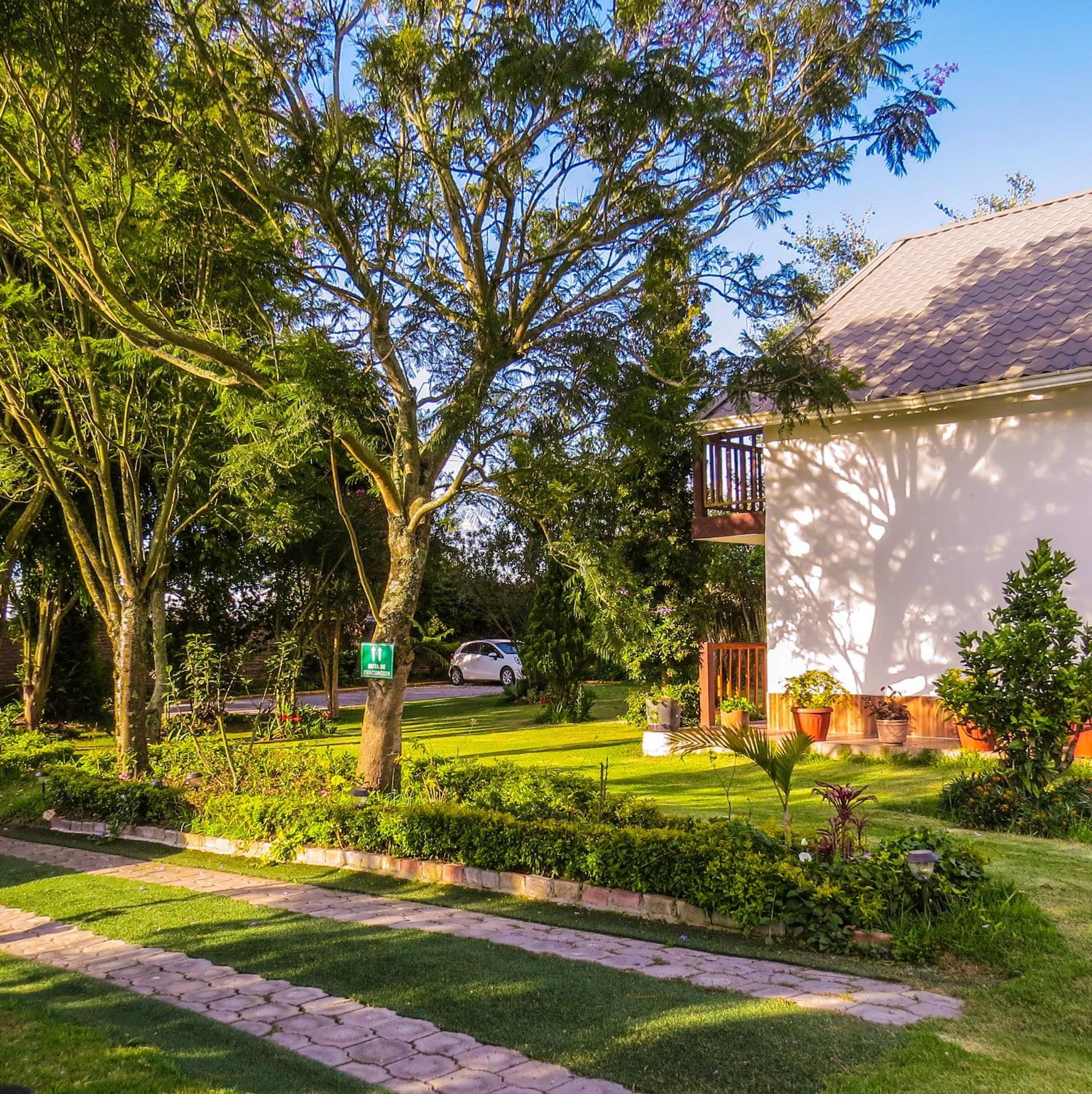 Hosteria Airport Garden تابابيلا المظهر الخارجي الصورة